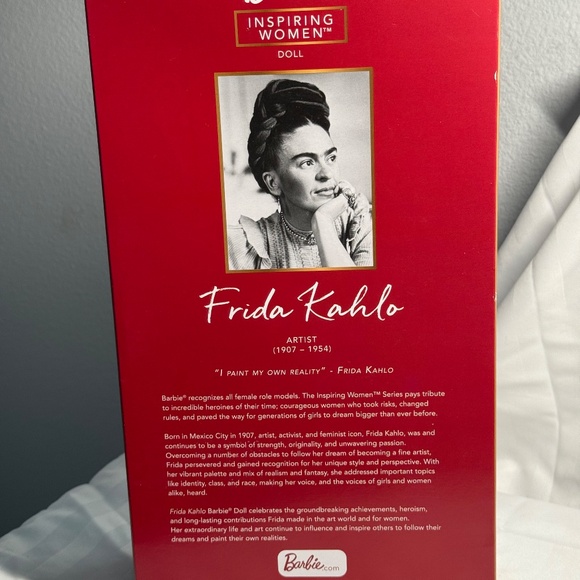 🌸 2018 Frida Kahlo Barbie – Inspiring Women Series 🌸 - Picture 2 of 3